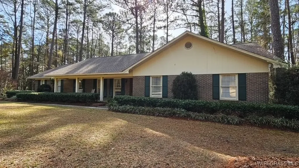 1538 E Roy Parker Road Ozark AL 36360