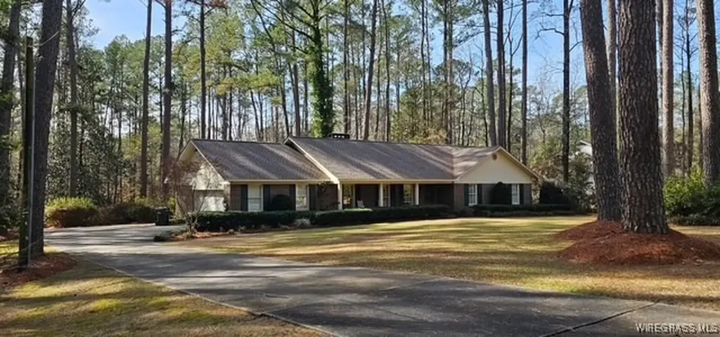 1538 E Roy Parker Road Ozark AL 36360