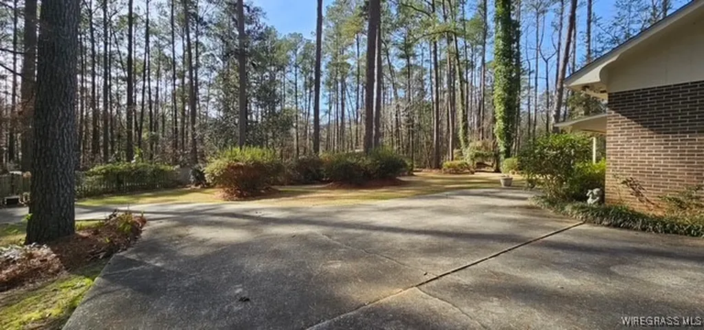 1538 E Roy Parker Road Ozark AL 36360