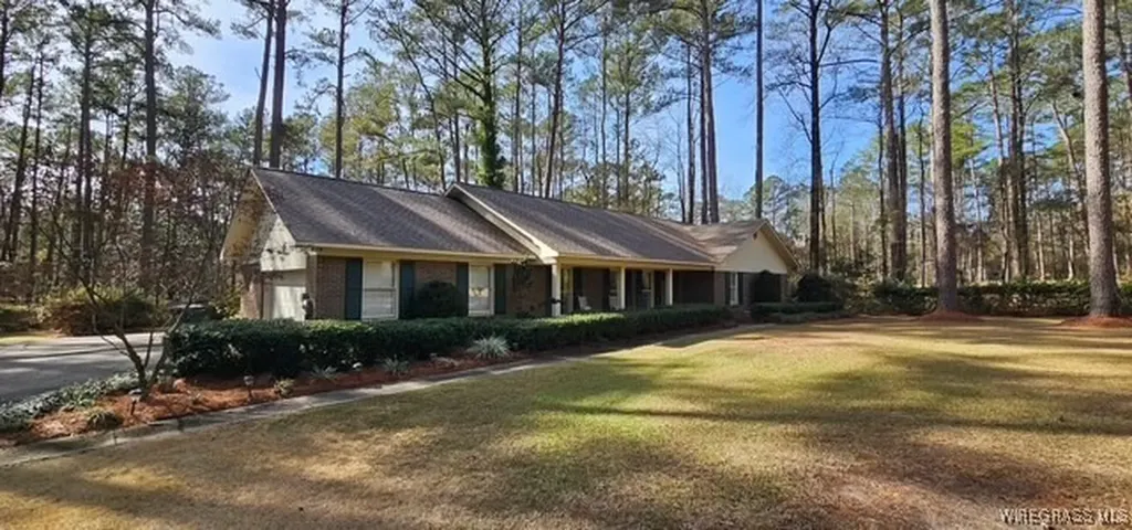 1538 E Roy Parker Road Ozark AL 36360