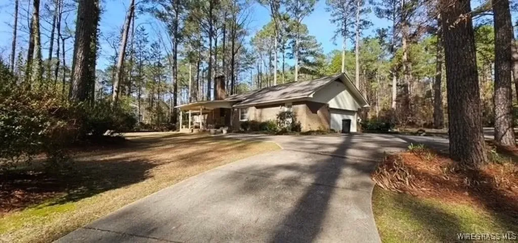 1538 E Roy Parker Road Ozark AL 36360