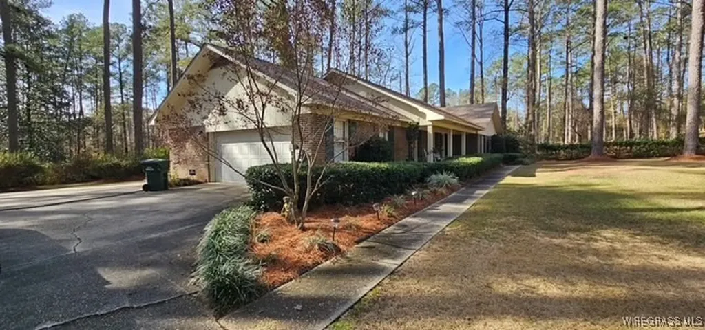 1538 E Roy Parker Road Ozark AL 36360