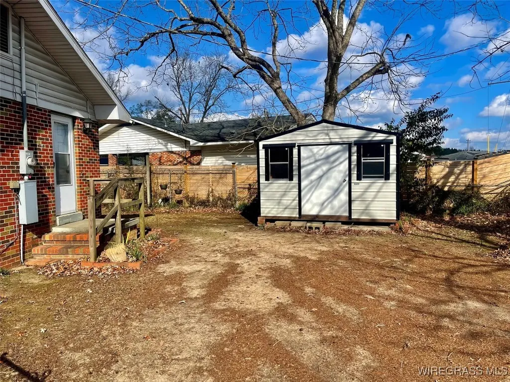 654 Claxton Avenue N Elba AL 36323