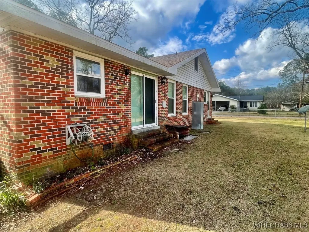 654 Claxton Avenue N Elba AL 36323