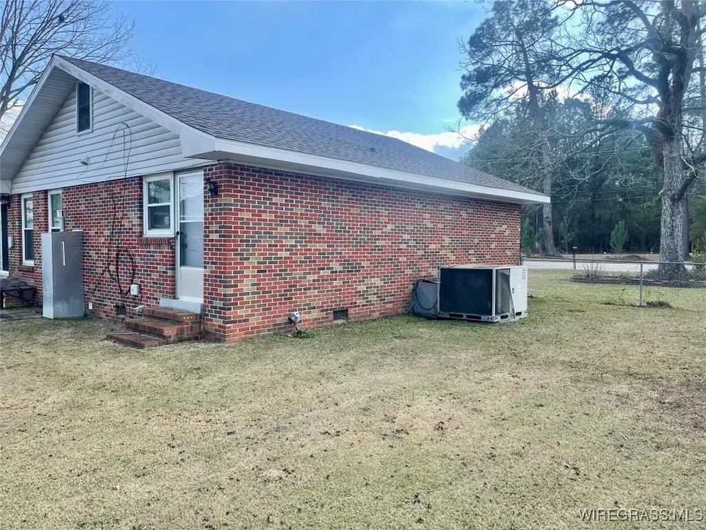 654 Claxton Avenue N Elba AL 36323