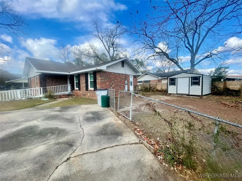 654 Claxton Avenue N Elba AL 36323