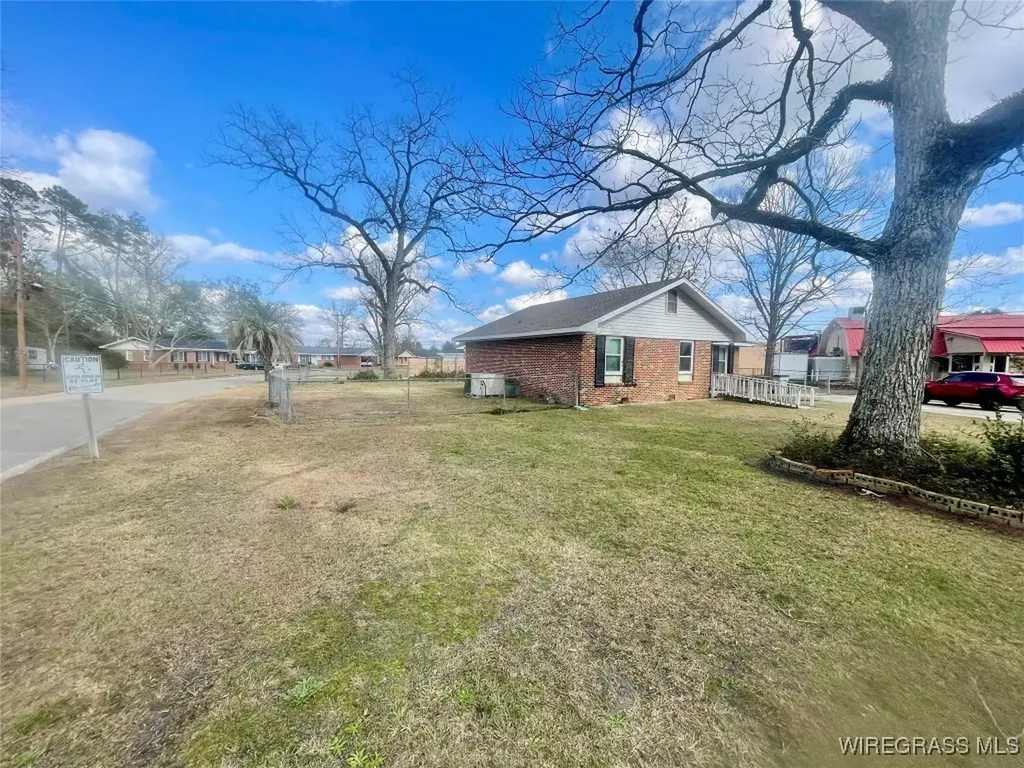 654 Claxton Avenue N Elba AL 36323