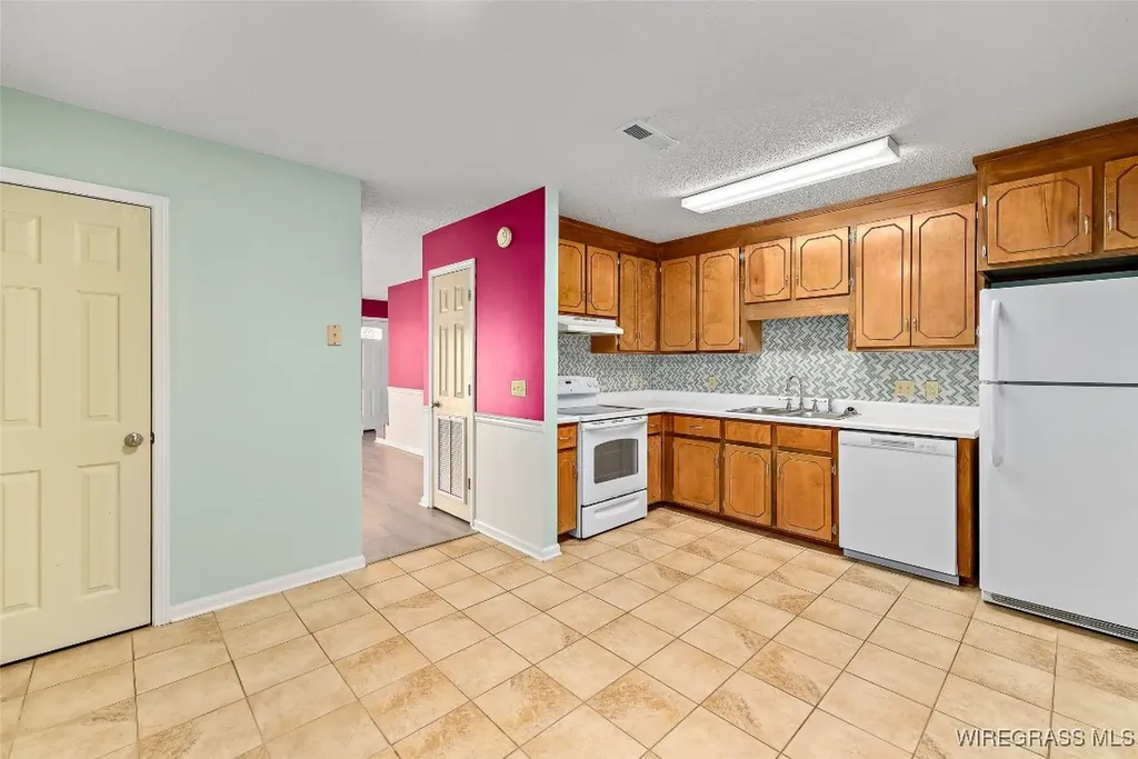 197 Lakeview Drive Daleville AL 36322