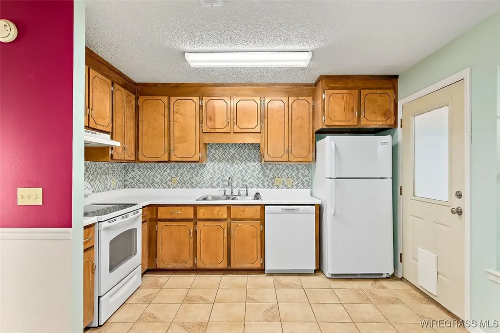 197 Lakeview Drive Daleville AL 36322