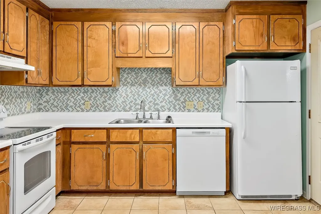 197 Lakeview Drive Daleville AL 36322