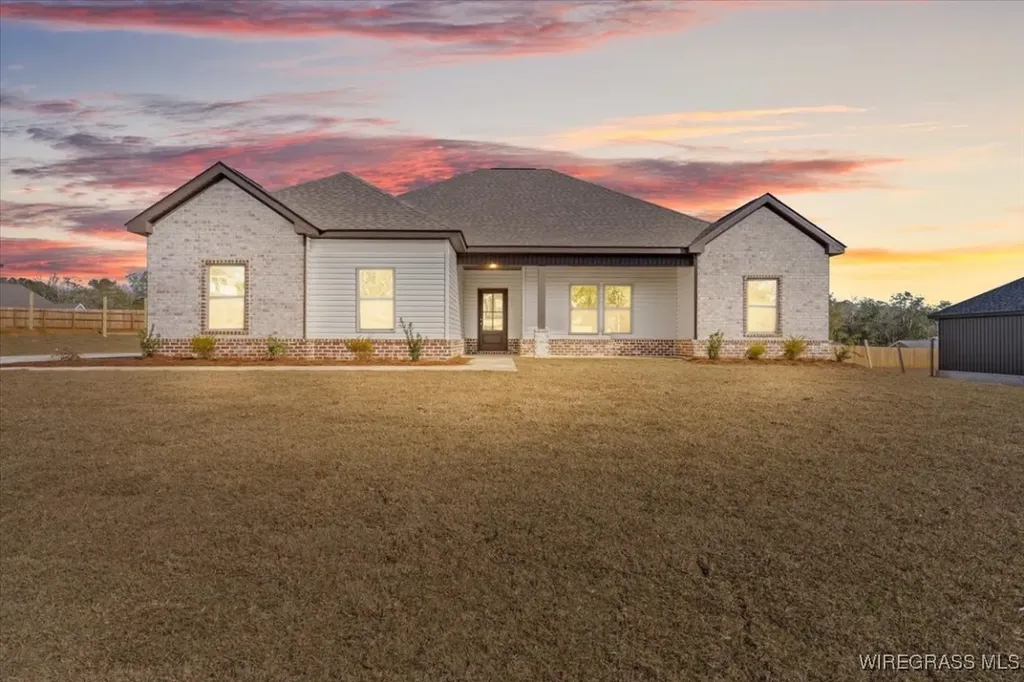 105 Hand Lane Enterprise AL 36330