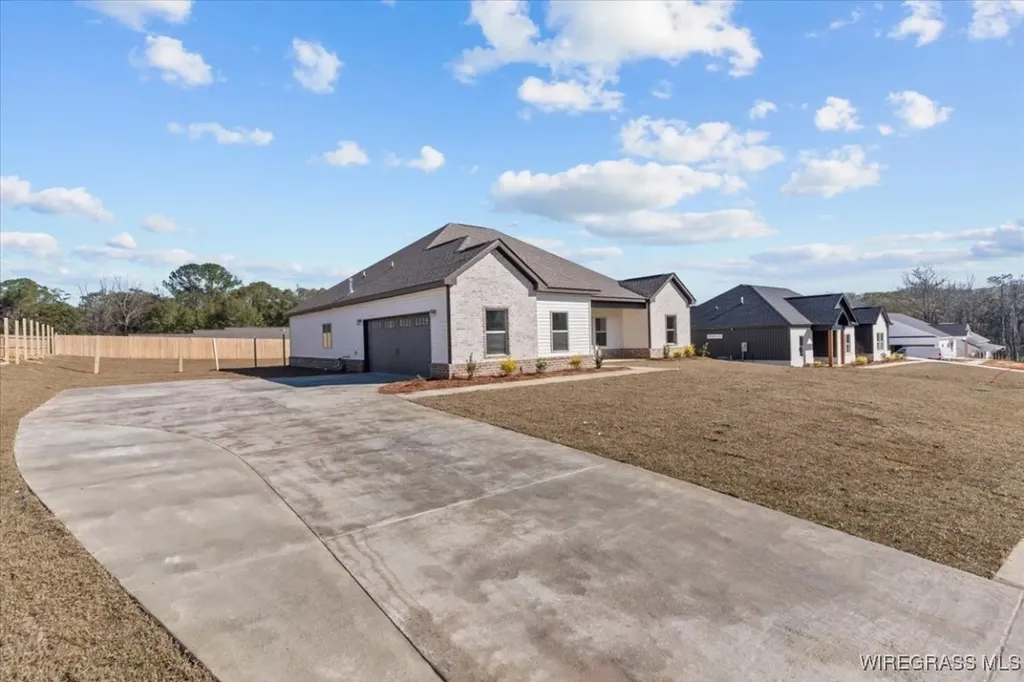 105 Hand Lane Enterprise AL 36330