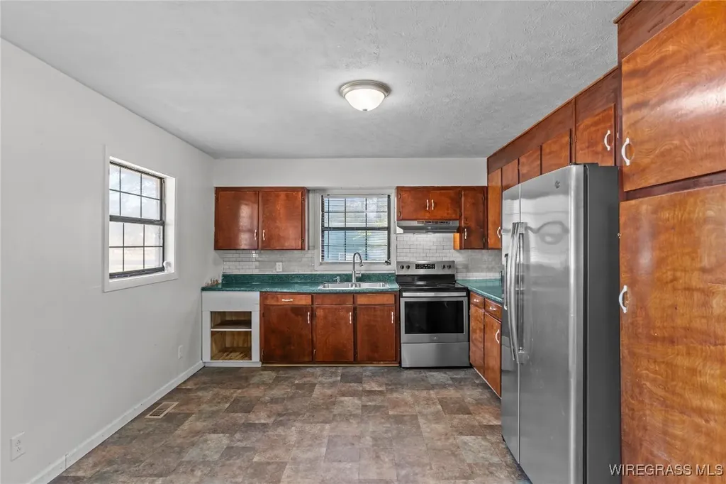 245 W Main Street Daleville AL 36322