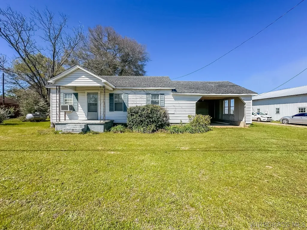 6569 E State Highway 52 Highway Hartford AL 36344