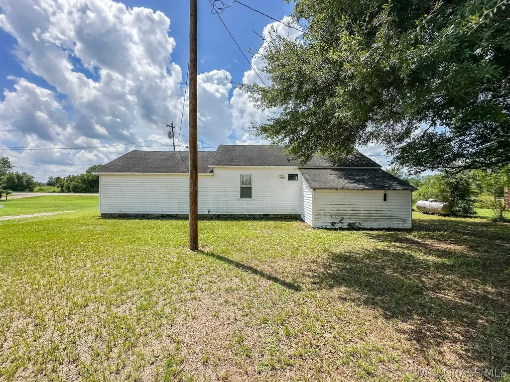 6569 E State Highway 52 Highway Hartford AL 36344