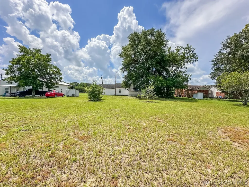 6569 E State Highway 52 Highway Hartford AL 36344