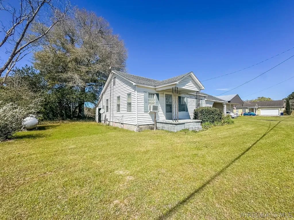 6569 E State Highway 52 Highway Hartford AL 36344