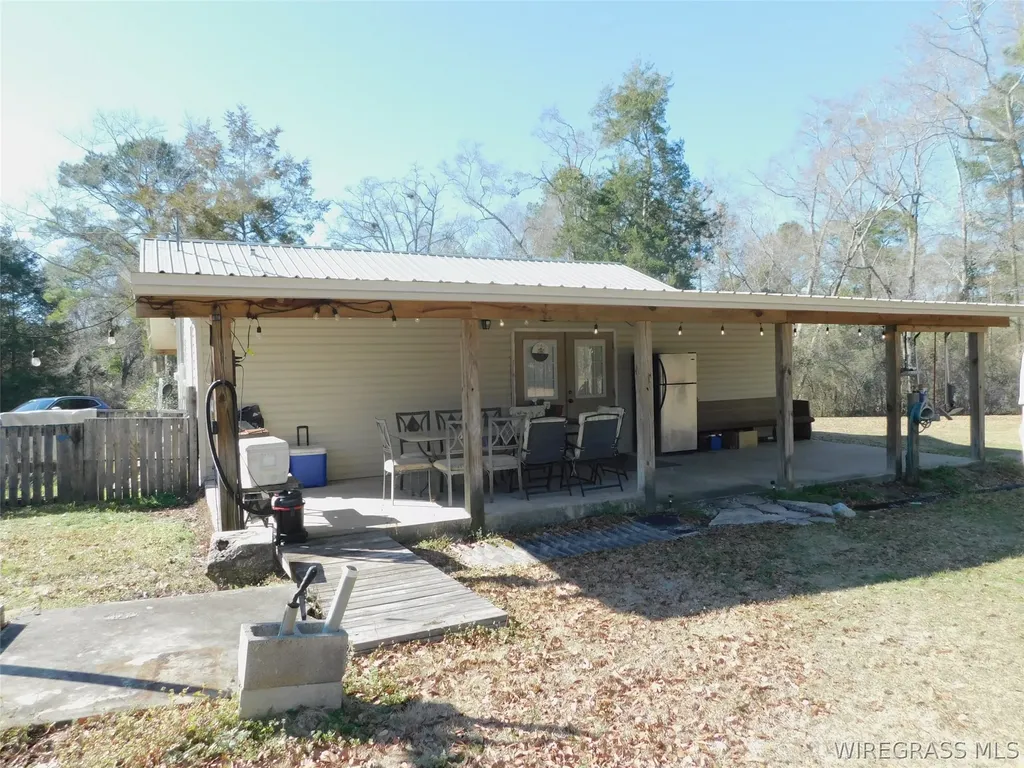 28584 Hammett Road Andalusia AL 36421