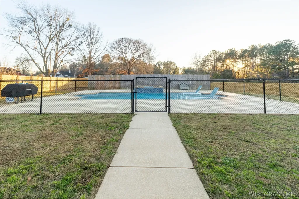 612 Frankfort Drive Dothan AL 36305