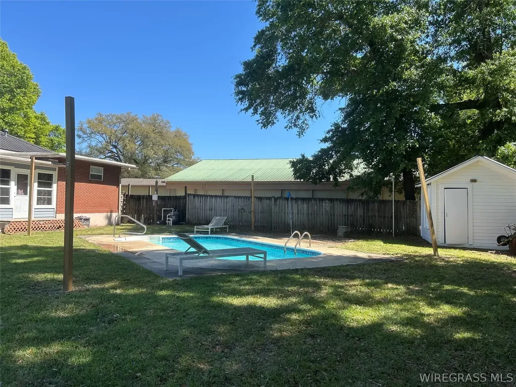 200 S Commerce Street Geneva AL 36340