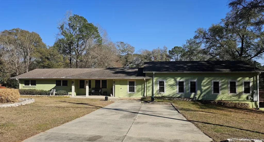 1425 Lakeview Road Ozark AL 36360