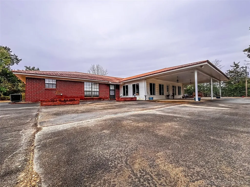 8813 State Highway 10 E AL 36373