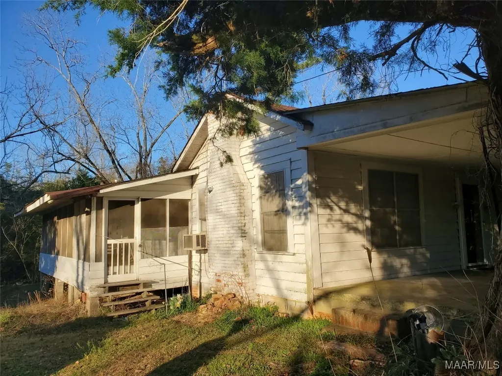 1325 Bermuda Street Ozark AL 36360