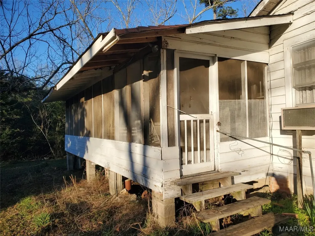 1325 Bermuda Street Ozark AL 36360