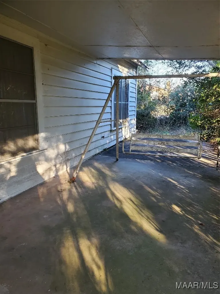 1325 Bermuda Street Ozark AL 36360