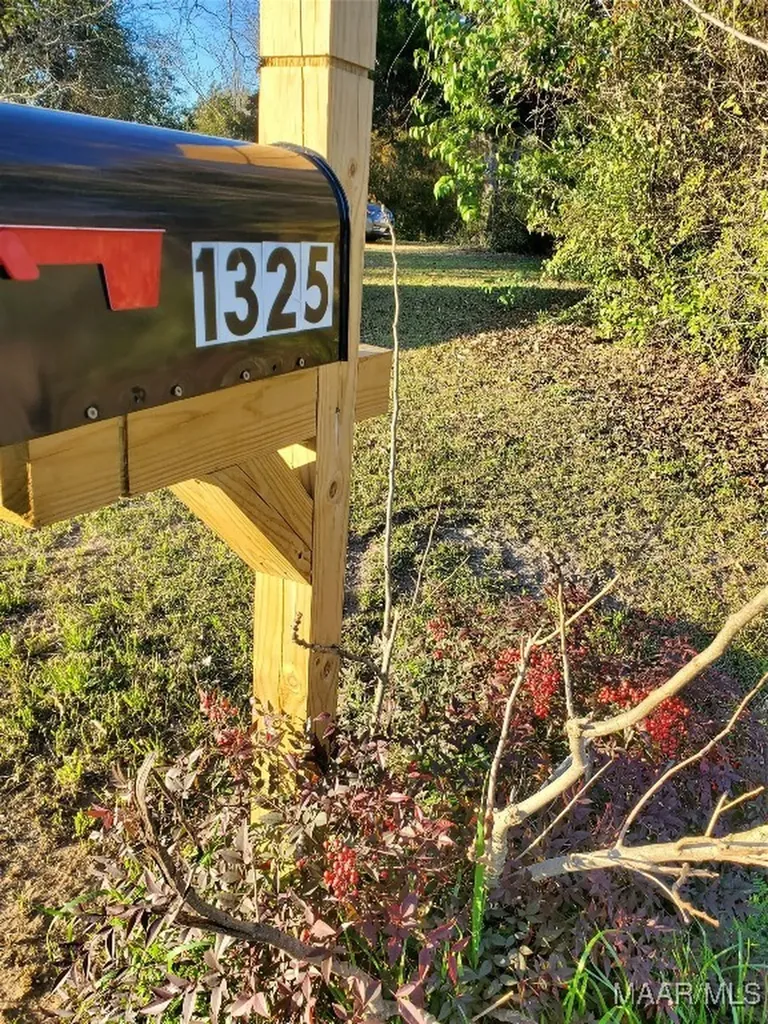 1325 Bermuda Street Ozark AL 36360