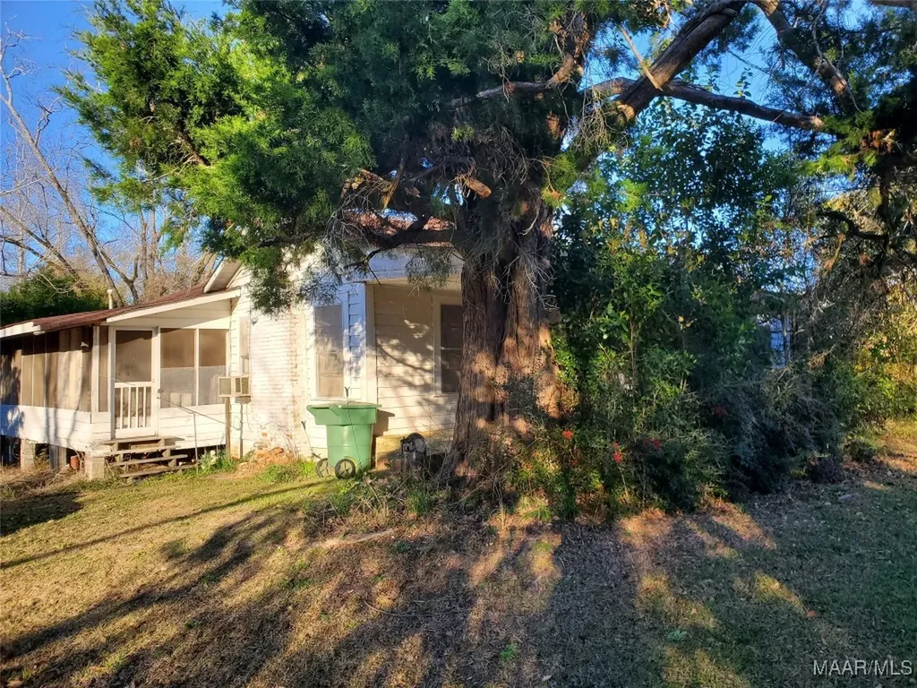 1325 Bermuda Street Ozark AL 36360