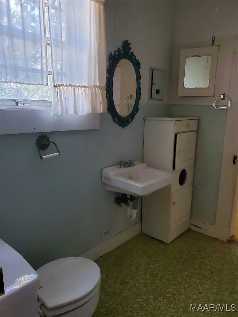 1325 Bermuda Street Ozark AL 36360