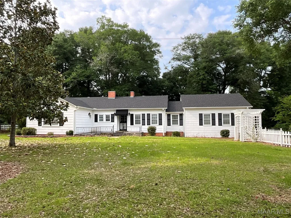 519 Davis Street Elba AL 36323