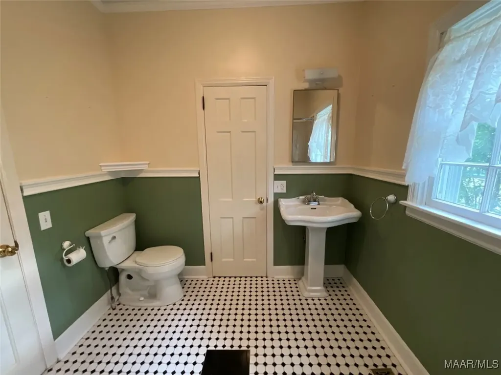 519 Davis Street Elba AL 36323