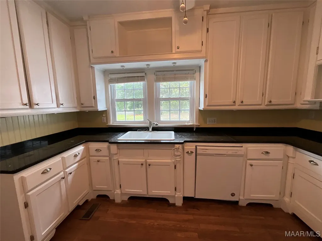 519 Davis Street Elba AL 36323