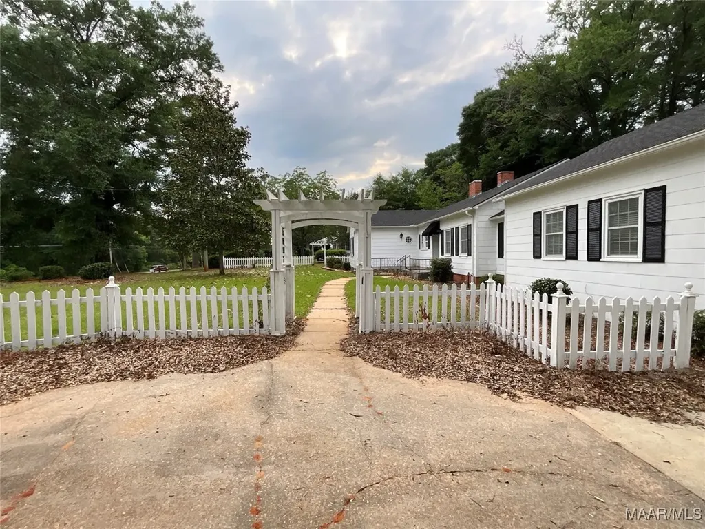 519 Davis Street Elba AL 36323