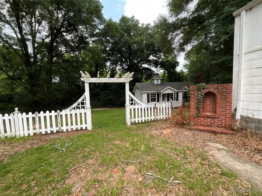 519 Davis Street Elba AL 36323