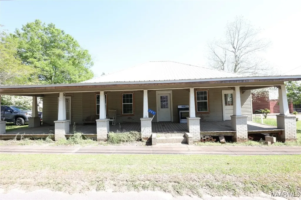 307 S John Street New Brockton AL 36351