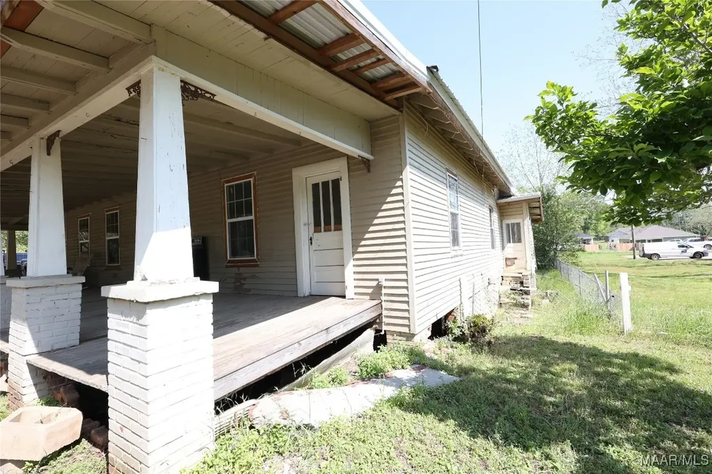 307 S John Street New Brockton AL 36351