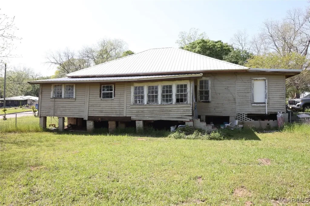 307 S John Street New Brockton AL 36351