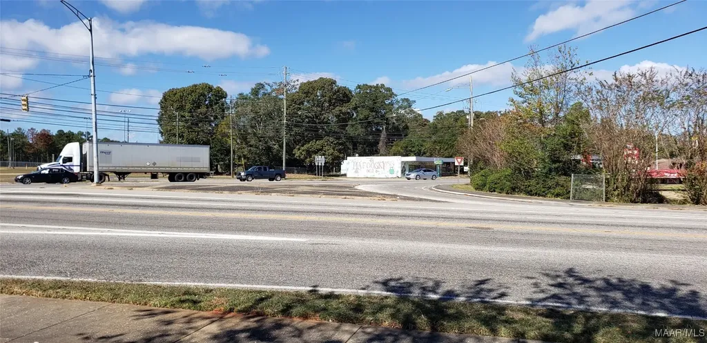 22 N Daleville Avenue Daleville AL 36322