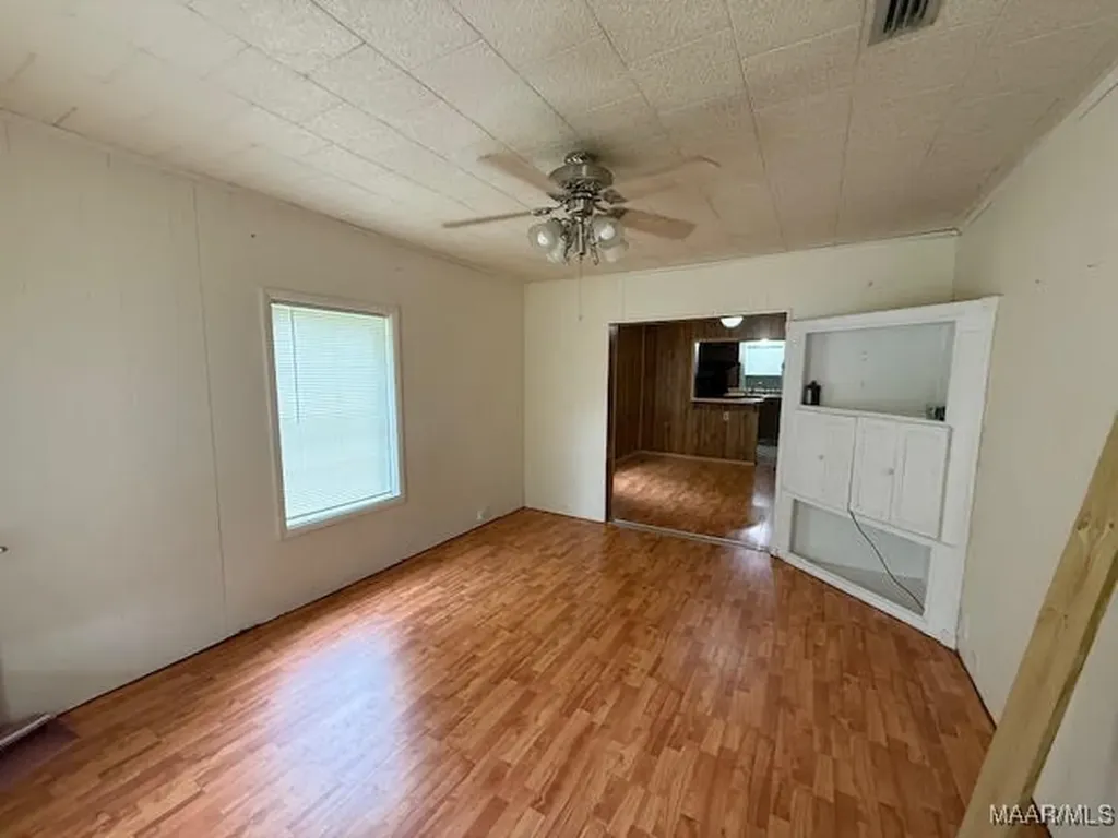 105 N Pleasant Street Geneva AL 36340