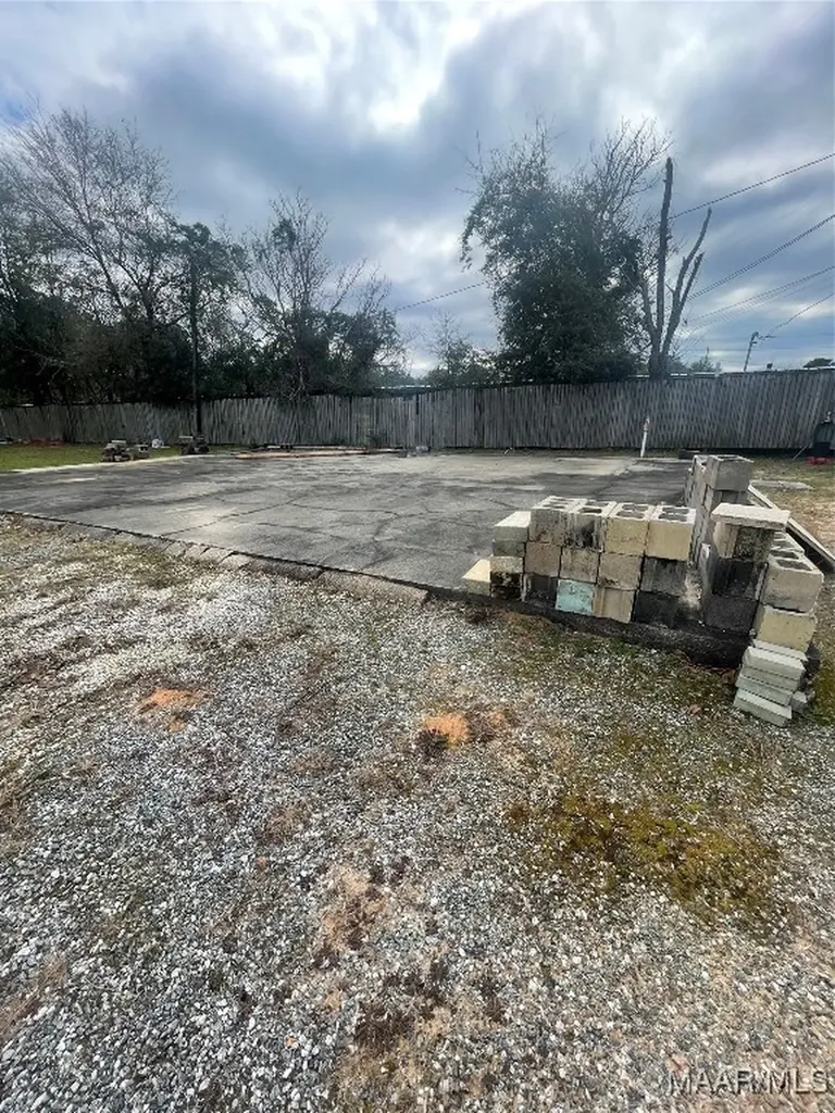 6477 Andrews Avenue Ozark AL 36360