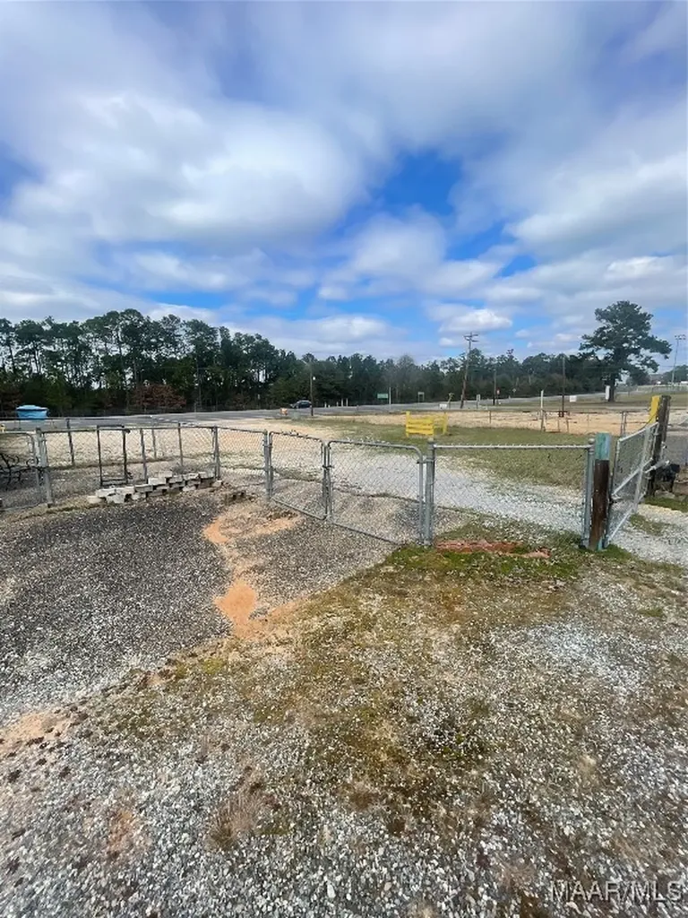 6477 Andrews Avenue Ozark AL 36360