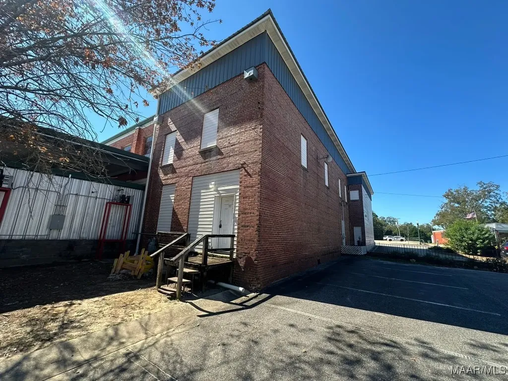 120 N Main Street Brundidge AL 36010