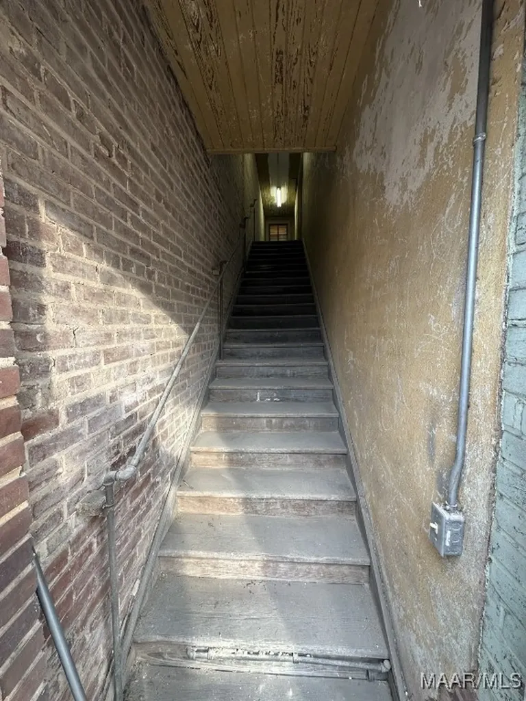 120 N Main Street Brundidge AL 36010