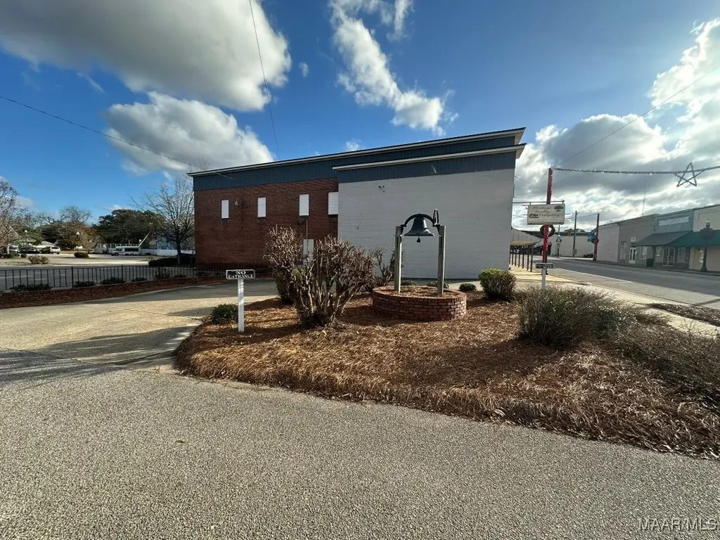 120 N Main Street Brundidge AL 36010