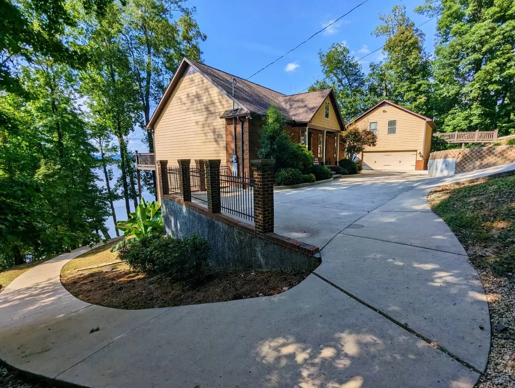 1320 Lakemont Drive North Southside AL 35907