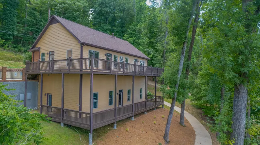 1320 Lakemont Drive North Southside AL 35907