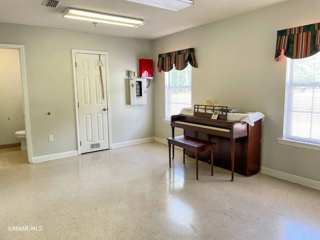 935 West Third Street Thomasville AL 36784